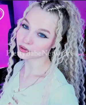 Meet Elegant Companion Miley - British Escort in Mumbai For Sex