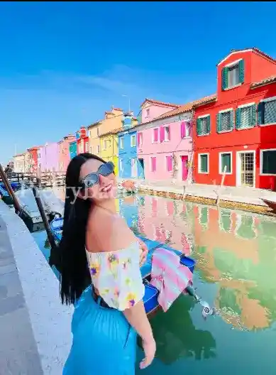 Select Independent Air Hostess Escort Barkha for Implausible Sensuous Pleasure