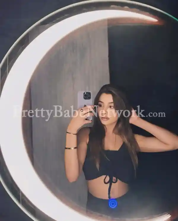 Nitya Joshi—A Sweet & Stylish Air Hostess Escort from Malad East for Exclusive Dating