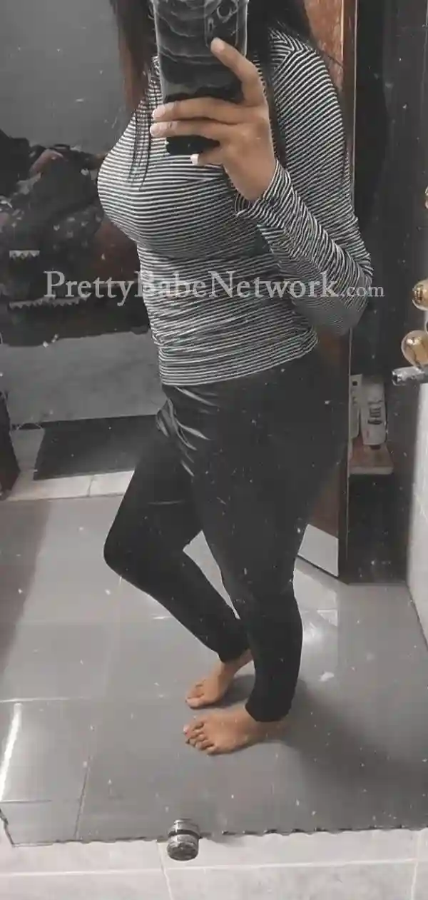 Deepali - Young College Girl Escort in Hyatt Regency Hotel Mumbai