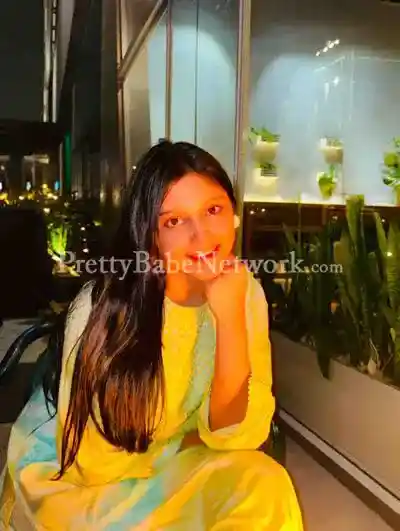 Komal Young College Girl Escort in Churchgate, Mumbai