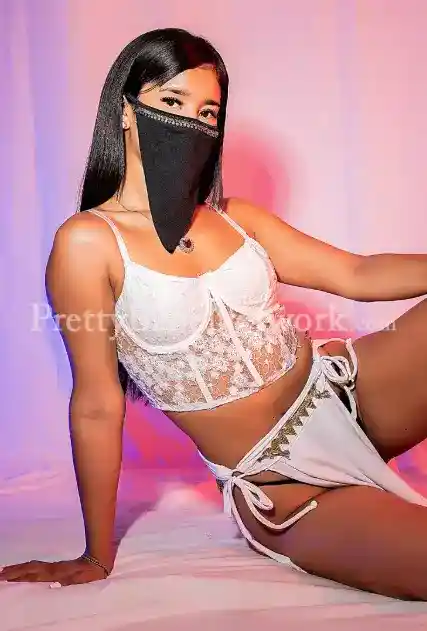 Erotic Belly Dancer Kalila Latif—Arabic Escort in Hotel Hyatt Regency for Parties