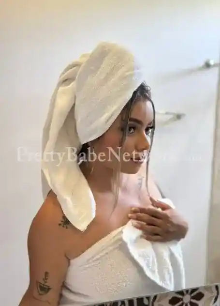 Thick Thigh Blonde Annie—A Chubby British Escort in Santacruz for Dating Night and Sex