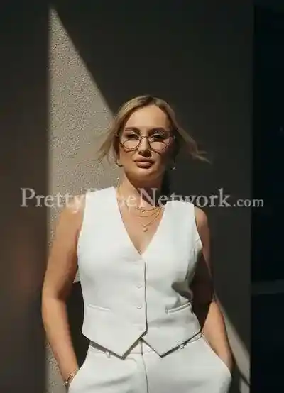 Blonde Ayana: Busty British Escort in Sun-N-Sand Hotel, Juhu