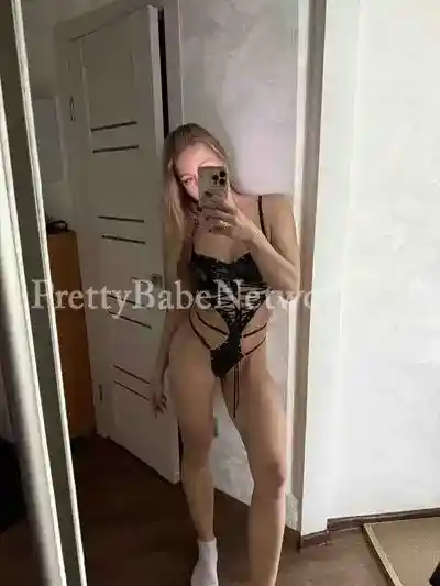 Blonde British Escort Beatrice in Kalyan For Incredible Dating and GFE