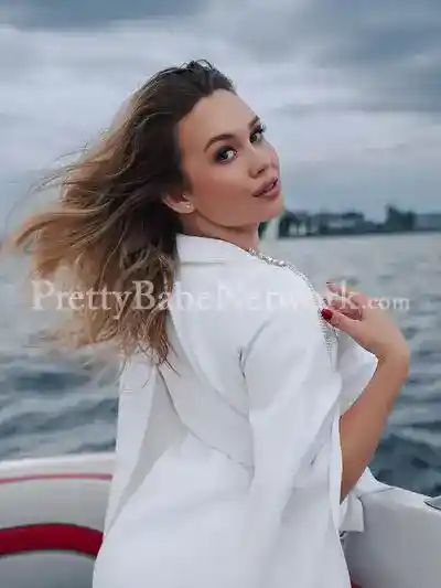 Busty British Escort Clara For Unforgettable Intercourse