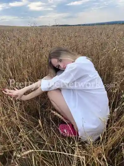 Sassy British Escort Evie For Dinner Dates and Parties