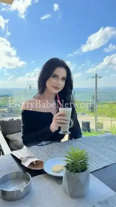 An International Traveler and Activist, Rozy—Celebrity Escort in Mumbai near Churchgate Road