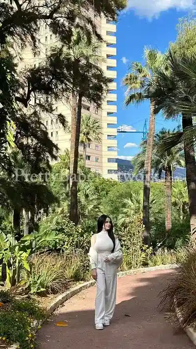 An International Traveler and Activist, Rozy—Celebrity Escort in Mumbai near Churchgate Road