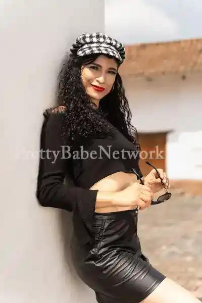 Celebrity Escort Vartika—A TV and Film Actress for High-Class Private Meetups