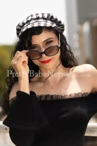 Celebrity Escort Vartika—A TV and Film Actress for High-Class Private Meetups