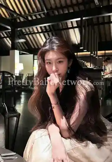 Cute Chinese Escort Girl Fang For Exotic Experiences