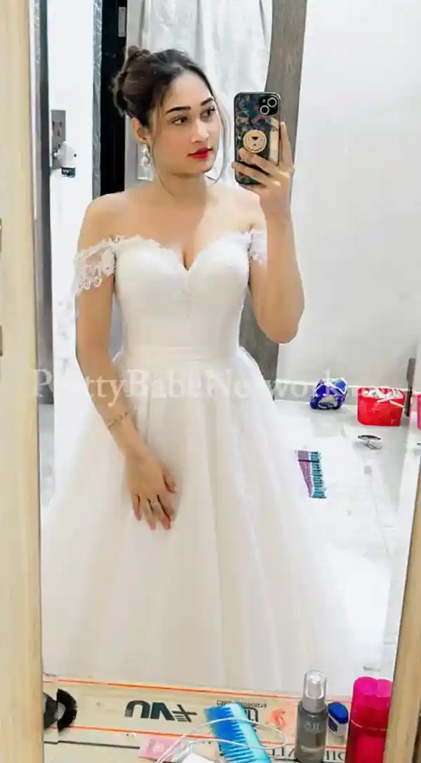 High-Profile Escort Anisha for Casual Dating and Girlfriend Experience