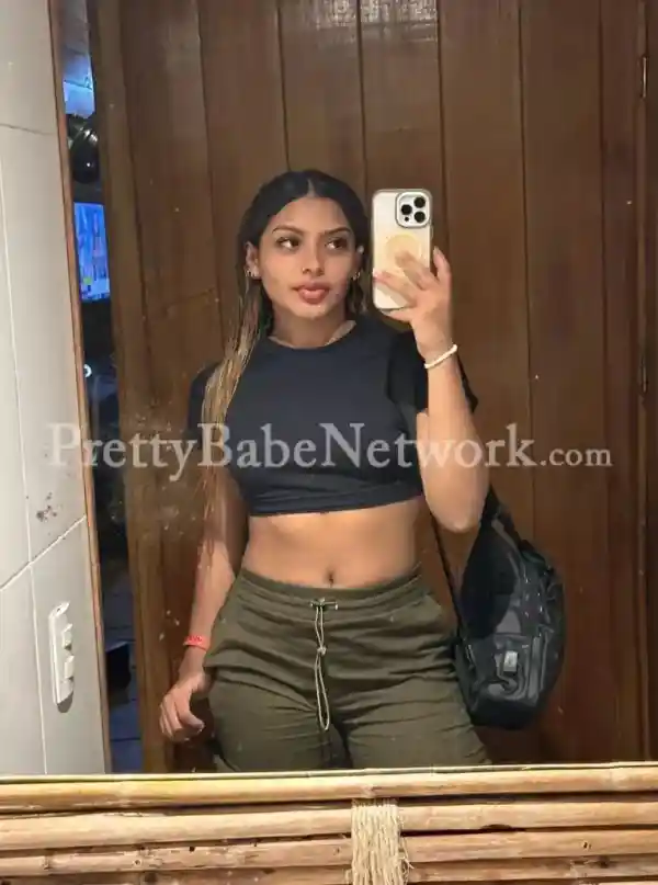 Navya—Juhu Call Girl for High-End Travel & Dating Companion