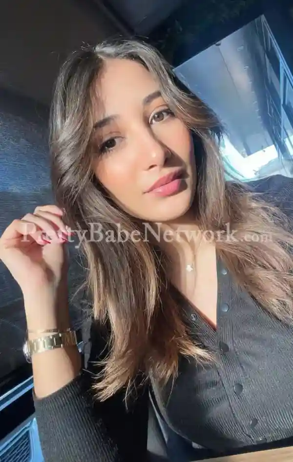 I'm 23-year-old independent escort.  - Indian escort in Mumbai