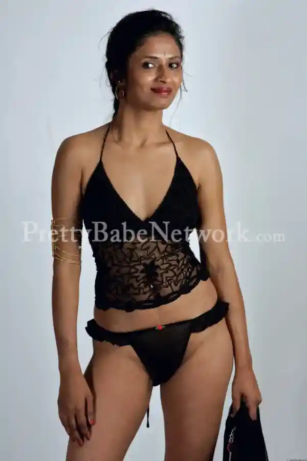 Mumbai Marathi Escort Anupama in Traditional Sari For Night Sex