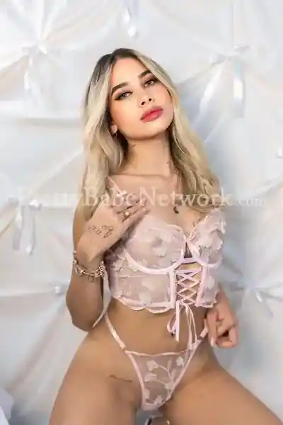 Sexy American Lingerie Model Dana For a Private Date