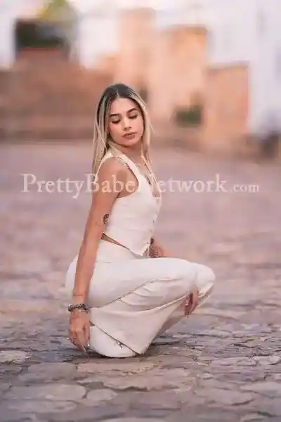 Sexy American Lingerie Model Dana For a Private Date