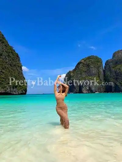 Hire an American Model Escort Eleanor in Navi Mumbai For Travel Companion and Parties