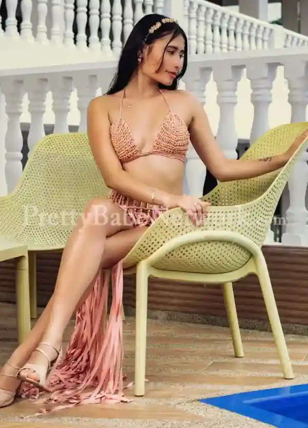 Outdoor Bikini Model Escort Sukanya Available in Marine Plaza Hotel, Mumbai