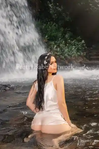 Hire Sexy Argentine Model Wanda  - Female Escort in Andheri, Mumbai