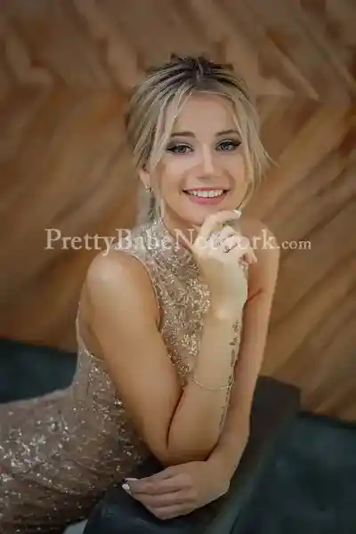 Russian Escort Viktoriya For Unlimited Escort Services in Nerul