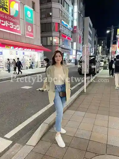 Independent Slim Japanese Escort Girl Hana For Delightful Romantic VIP Dates