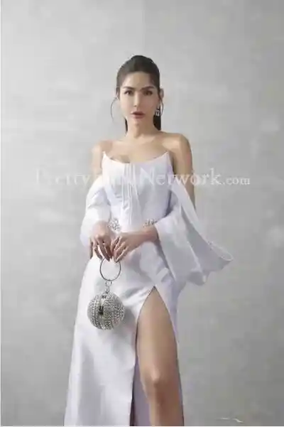 Independent Slim Japanese Escort Girl Hana For Delightful Romantic VIP Dates