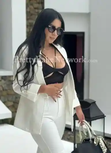 Meet VIP Escort Girl Malvika at Sun N Sand 5-star Hotel, Mumbai