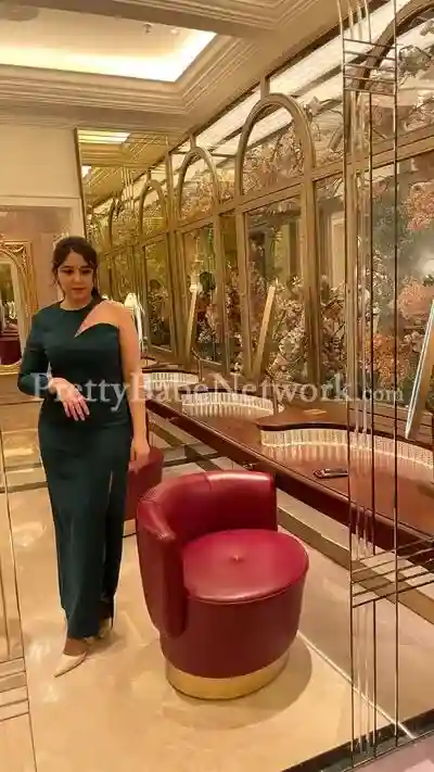 Paridhi - VIP Escort in Juhu for Mesmerizing Touch of Sensuality