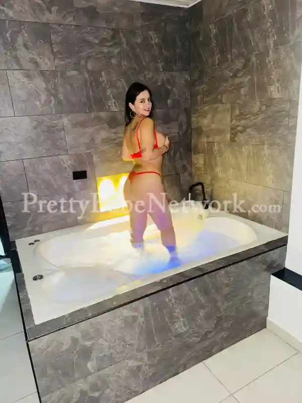 poorti-arya-vip-escort-in-mumbai-near-marine-plaza-hotel-1