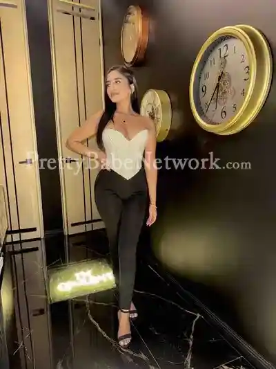 VIP Escort Sanjana for Ultimate Companionship & Dating