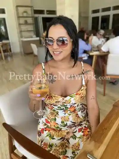 VIP Escort Girl Shreya For Companion, Date & Sex