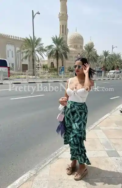 VIP Escort Girl Shreya For Companion, Date & Sex