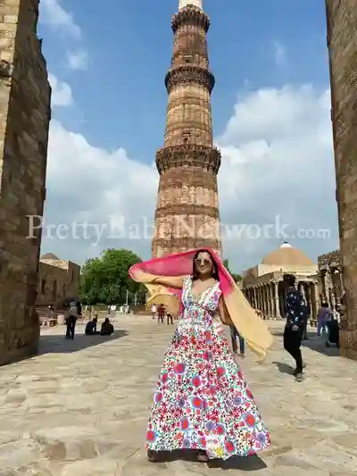 VIP Escort Girl Shreya For Companion, Date & Sex