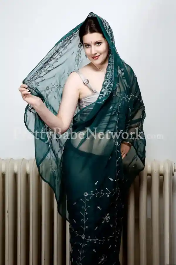 Enjoy Hardcore Sex with Fair-Skinned Newly Married Housewife Escort Namita