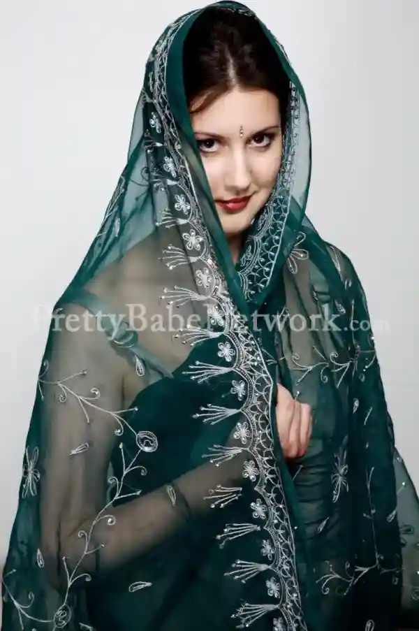 Enjoy Hardcore Sex with Fair-Skinned Newly Married Housewife Escort Namita