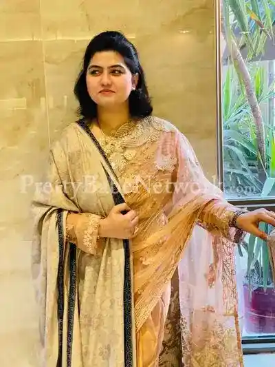 Mature Bhabhi Escort Ruksana For Secret Meeting and Sex