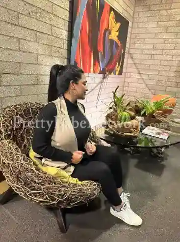 Modern Housewife Poonam—Mature Escorts in Mira Bhayandar, Mumbai