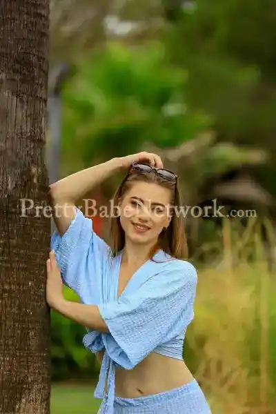 Canadian Beauty Adrine—Top-Rated Juhu Escorts in Mumbai Available 24/7