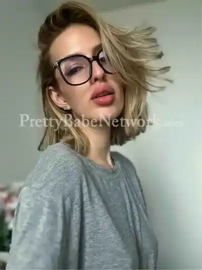 Young American Escort Girl Anna For Ideal Companion