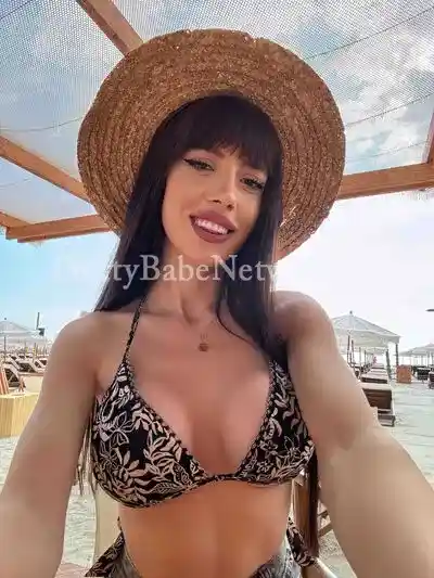 Spanish Escort Girl Ariadna Near Dadar Chowpatty Beach For Sex