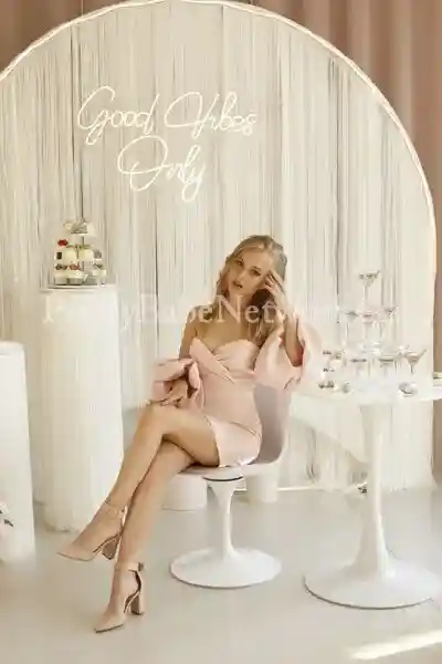 Slim Ukrainian Escort Girl Daryna For Short or Long Sex Meetups